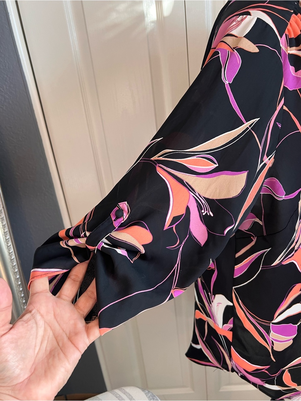 Worthington Black Floral Multicolor V-Neck Tunic - Picture 4 of 8